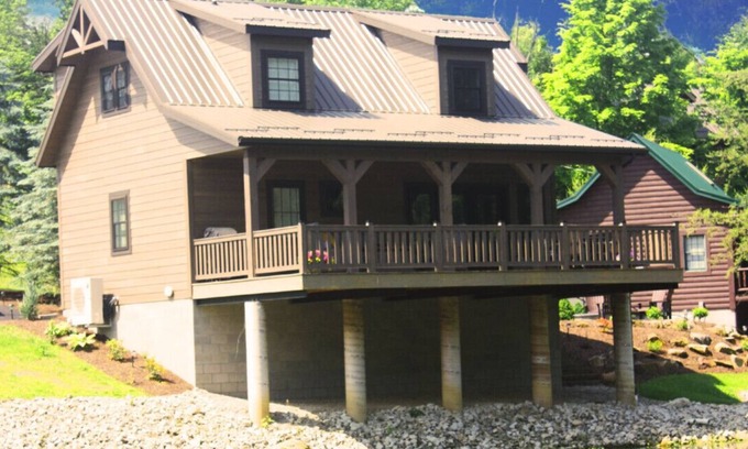 Millersburg Cabin | Sweet Dreams at Water's Edge Cabins