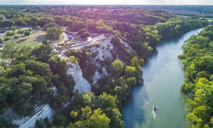 Waco Villa | Sweet Escape Farm Stay - The Bonbon Suite