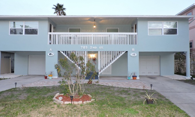Indian Rocks Beach Condo | Sweet! Indian Rocks Beach Rental, 1/2 Duplex, B, Renovated, Short walk to Beach