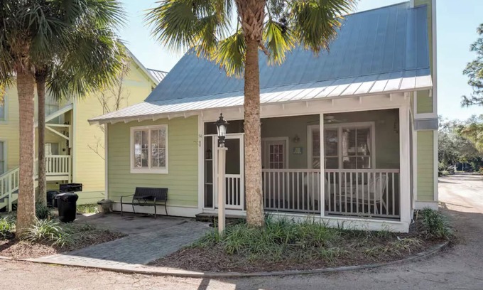Steinhatchee Cottage | Sweet Key Lime Cottage in Steinhatchee Landing Resort
