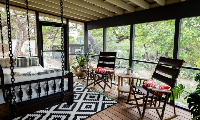 Round Mountain House | Sweet Lake Travis cabin w/ firepit & spa by marina