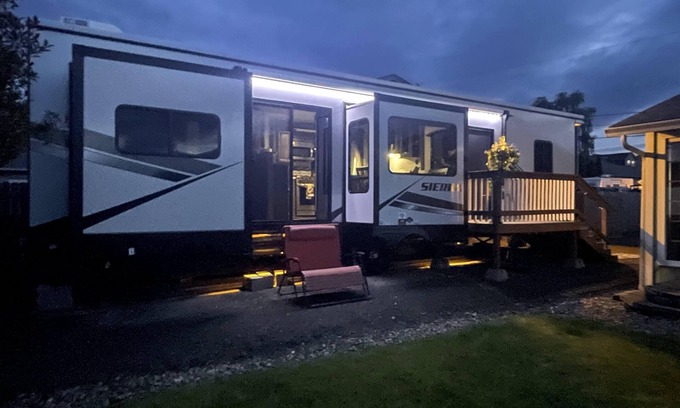 Green House | Sweet little Retreat, peacefully/centrally-located. Pet Friendly. 1.5ml off I5