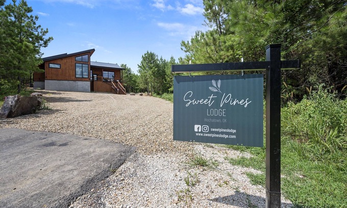 Broken Bow Cabin | Sweet Pines Lodge- NEW Modern Luxe Cabin