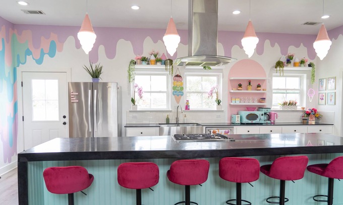 Lacy-Lakeview House | Sweet Retreat, and Ice Cream Dream