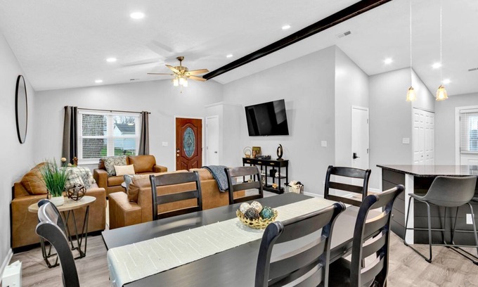 Columbus House | Sweet Retreat in NW Columbus- great for monthly stays and NO cleaning fee!