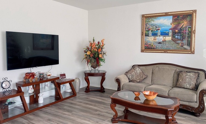 Riverside House | Sweet Room #202 in Riverside