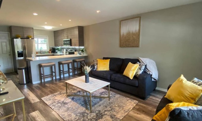 Loring Heights Apartment | Sweet Space Dipped in Honey ~ Atlantic Station!