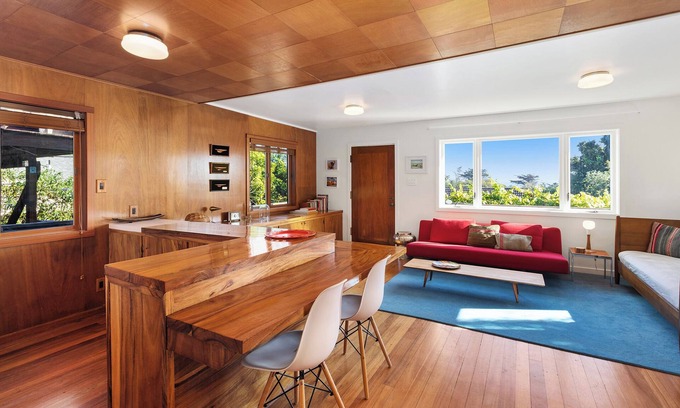 Stinson Beach Apartment | Sweet Stinson getaway 5 min walk to beach & dining