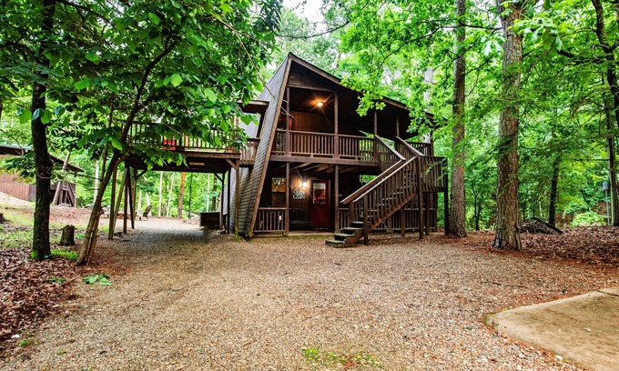 Broken Bow Cabin | Sweet Surrender-True cabin getaway! Sleeps 4-Hot Tub