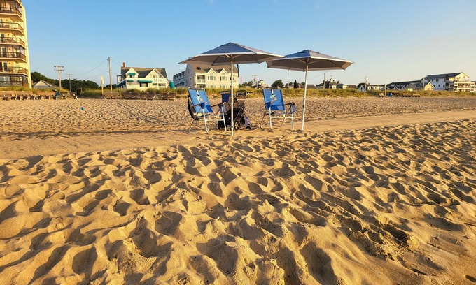 Ocean Park Condo | Sweet, two-bedroom, one-bathroom condo, two short blocks from the beach!
