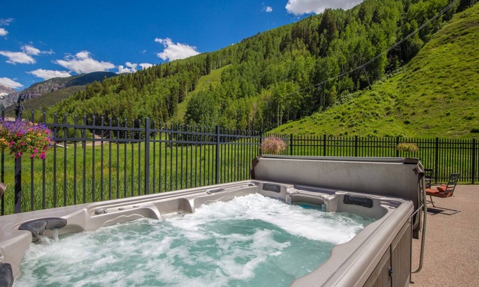 Telluride Condo | Sweet Updated Ski in/Ski out 1 bedroom Etta Place Too Condo