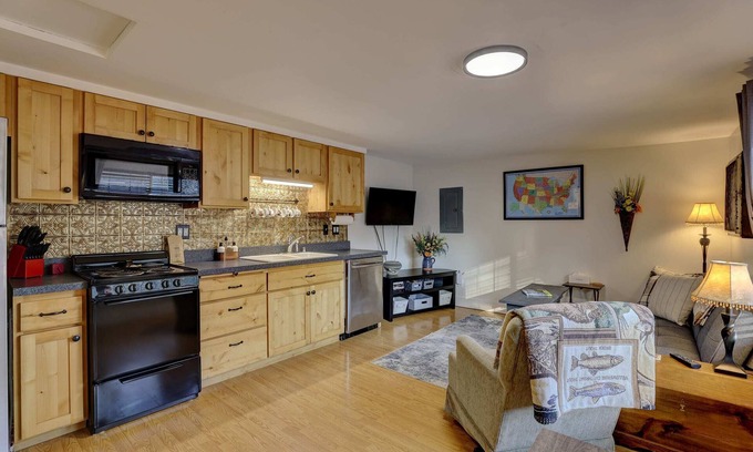 Sheridan Apartment | Sweet Wyoming Suite, Centrally located Stay + Wifi