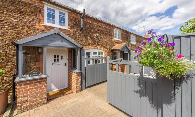 Dersingham House | Swift Cottage