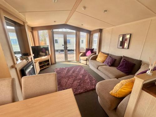 Glasgow Apartment | Swift Moselle 2 Bedroom Caravan Located in Uddingston, Glasgow at Maryville Caravan Site