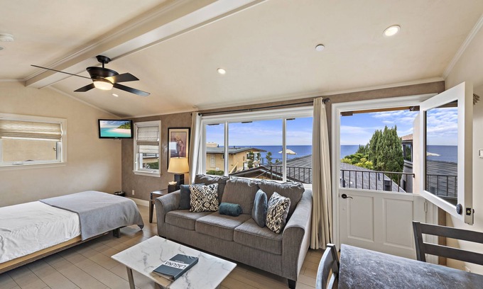 Laguna Beach Apartment | Swim, bike, relax, explore Laguna Beach 3 Villa D'Arte