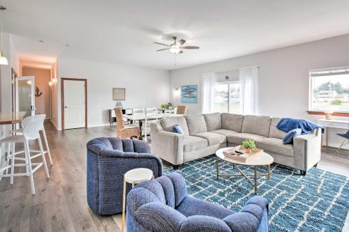 Ocean Shores Apartment | Swim, Hike and Fish Canalfront Gem in Ocean Shores