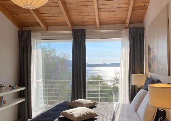 Lavreotiki Villa | Swim on a private beach