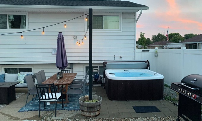 Parma Apartment | Swim & Relax: Pool, Hot Tub & Renovated! HomeHop