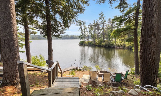 New Durham House | Swim, Soak, Paddle – Waterfront Getaway w/Hot Tub