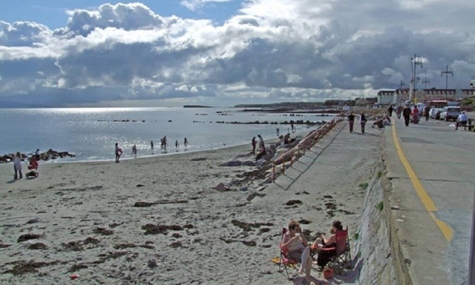 Galway House | Swimmers Rest 200m from the Beach in Salthill