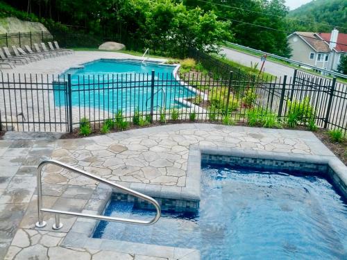 Mont-Tremblant Village Apartment | Swimming Pool Spa - Condo Mont Tremblant 2