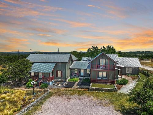 Dripping Springs House | Swing On Inn
