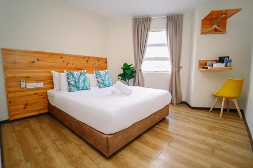 Shah Alam Hotel | Swing & Pillows - Apple Hotel Shah Alam