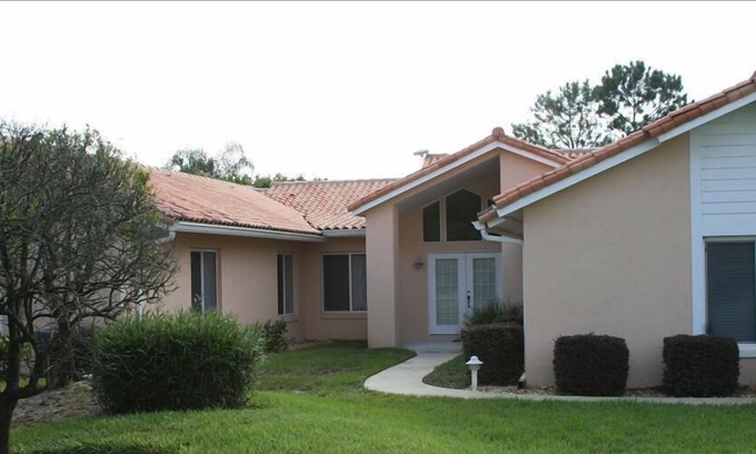 Clermont House | SWISS 15 - Lake Stephanie