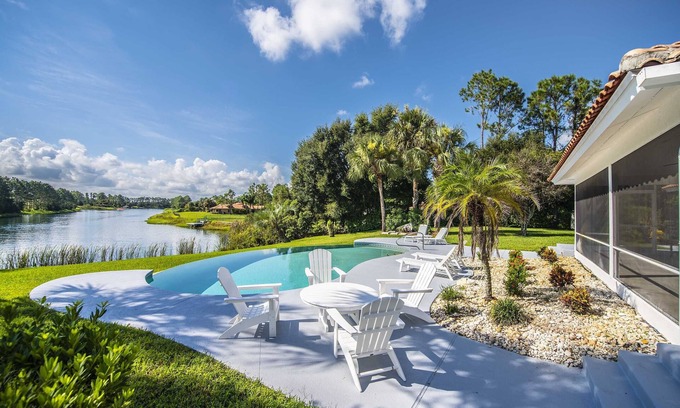 Groveland House | SWISS 66 - Lake Denise