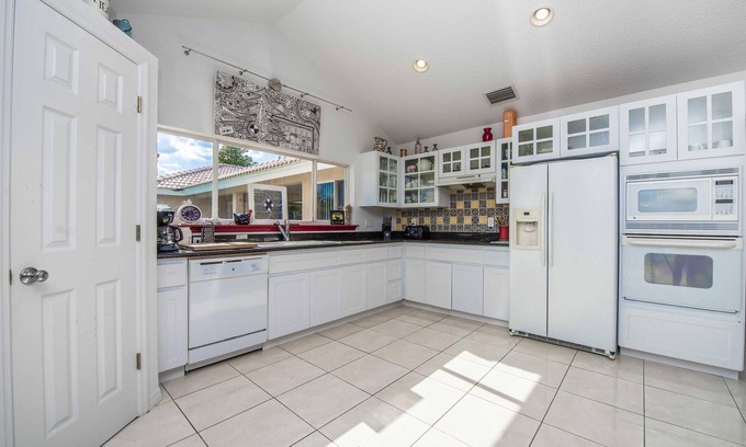 Groveland House | Swiss 67 - Lake Denise