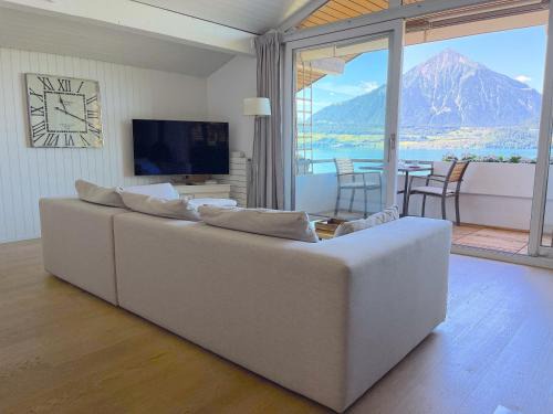 Merligen Apartment | SwissHut Stunning Views Alps Lake - Apart. Kirch