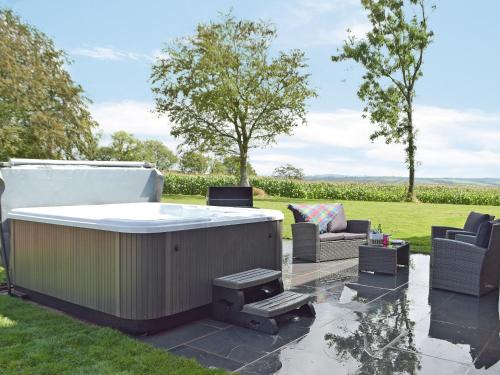 Llanybri House | Swn-Y-Don