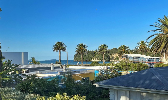 Whitianga House | Sybil's Place, Whitianga. TOP LOCATION Beach and Town at your doorstep