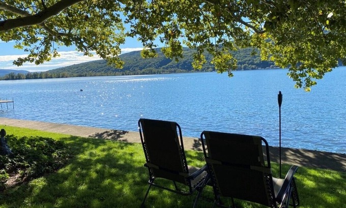 Holcomb Cottage | Sycamore Landing - Casual Lakefront Living at It's Best!