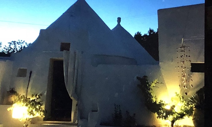 Ostuni House | SYCONIUM. ANCIENT PANORAMIC TRULLO. DEPENDANCE AND ONE HECTARE OF LAND