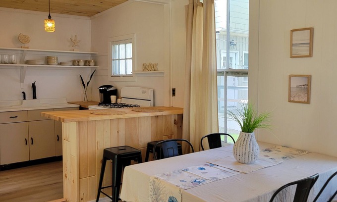 Sylvan Beach Cottage | Sylvan Beach Cottage in the heart of Sylvan Beach NY