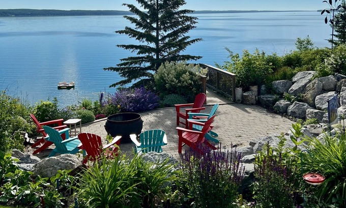 Markerville House | Sylvan Lake - Lake front executive home with lake access and private dock.