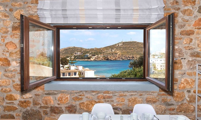 Vari House | Syra Suites