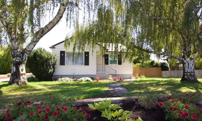 Walla Walla East House | Syvila's Cottage · Syvila's - Charming Updated Cottage