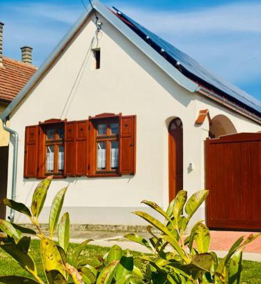 Fertoendred House | SZÍVES LAK