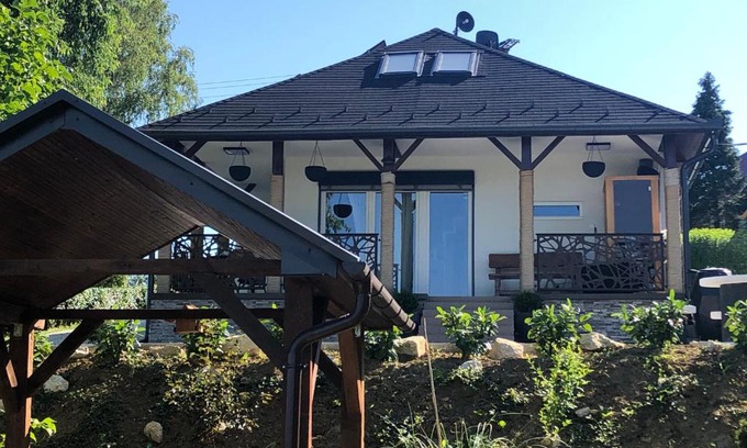 Kustanszeg Villa | Tó Kincse Vendégház