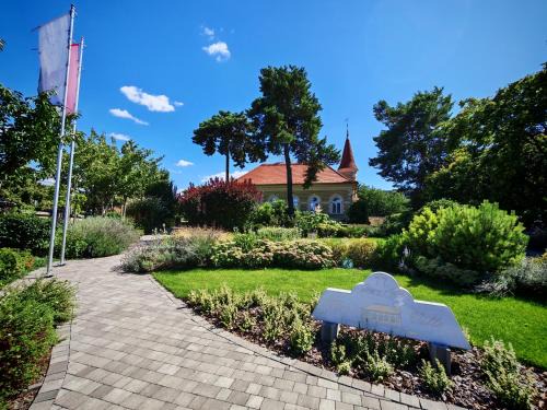 Ujpest Hotel | Tóni Villa