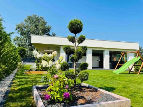 Gyorzamoly Villa | Tóparti Villa, Jakuzzi,Luxus élmény a Szigetközben