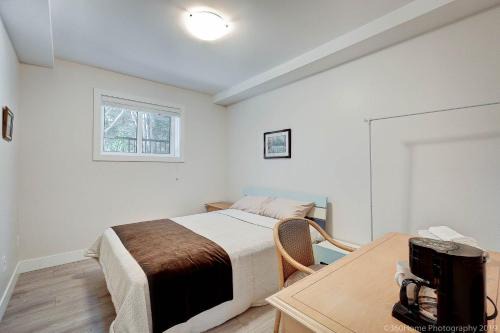 Dundarave House | T Bright & Cozy Queen & Sofa Beds Room Ensuite