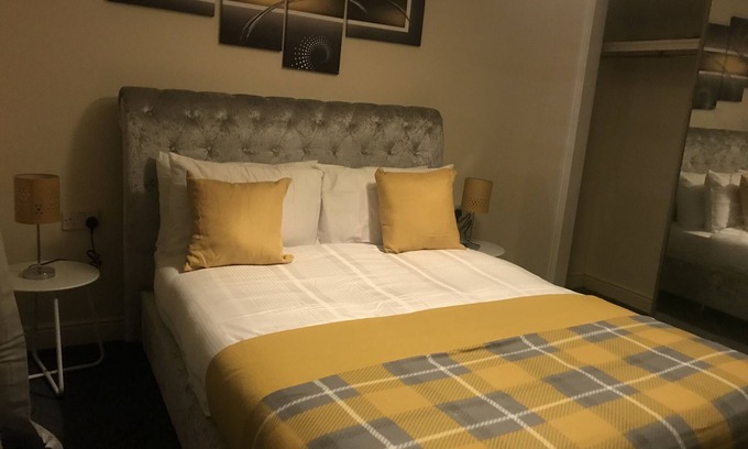 Central Aberdeen Apartment | T&N classic apartments with private parking