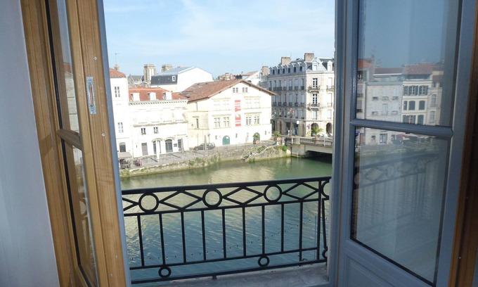 Bayonne Apartment | T1 bis, view Nive, heart of city, ideal for couple/small family, everything on foot!