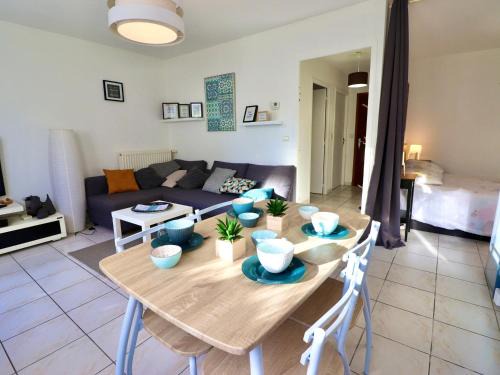 Annecy Old Town Apartment | T1 Confortable à 2 Pas du Centre d'Annecy avec Parking et Terrasse - FR-1-432-44