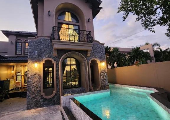 Saen Suk Villa | T1-Tuscany Private Pool Villa-บางแสน