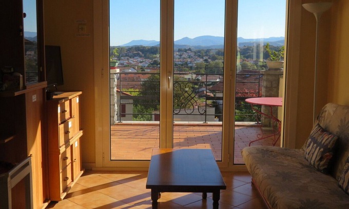 Ciboure Apartment | T2 30 m2 with terrace on Bordagain hill