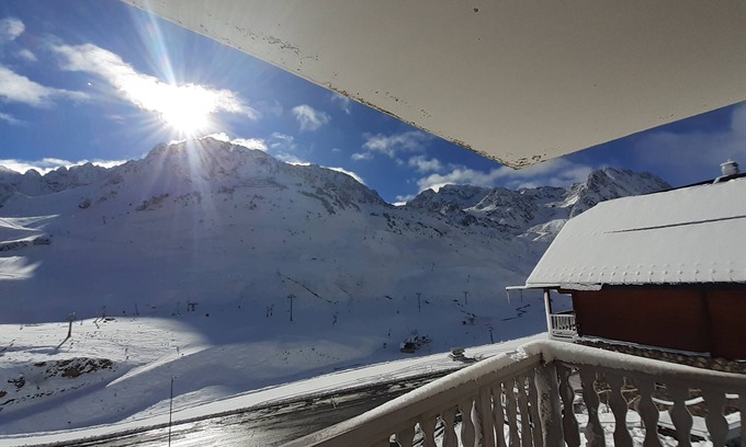 La Mongie Apartment | T2 apartment with separate bedroom. Swimming pool, gym, billiards.